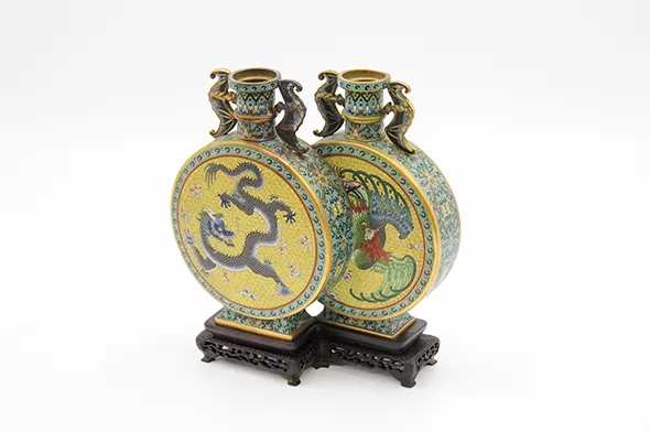 七宝耳付龍鳳凰紋扁壷