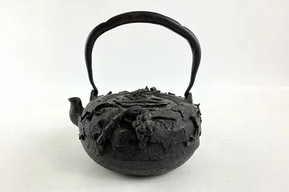 上田照房 鉄瓶 葡萄象嵌