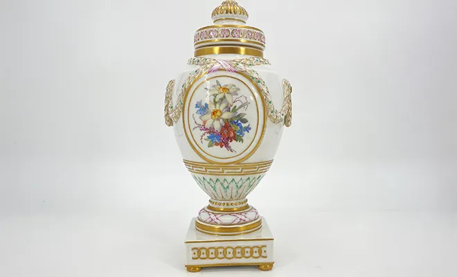 KPMベルリン 脚付フラワーベース