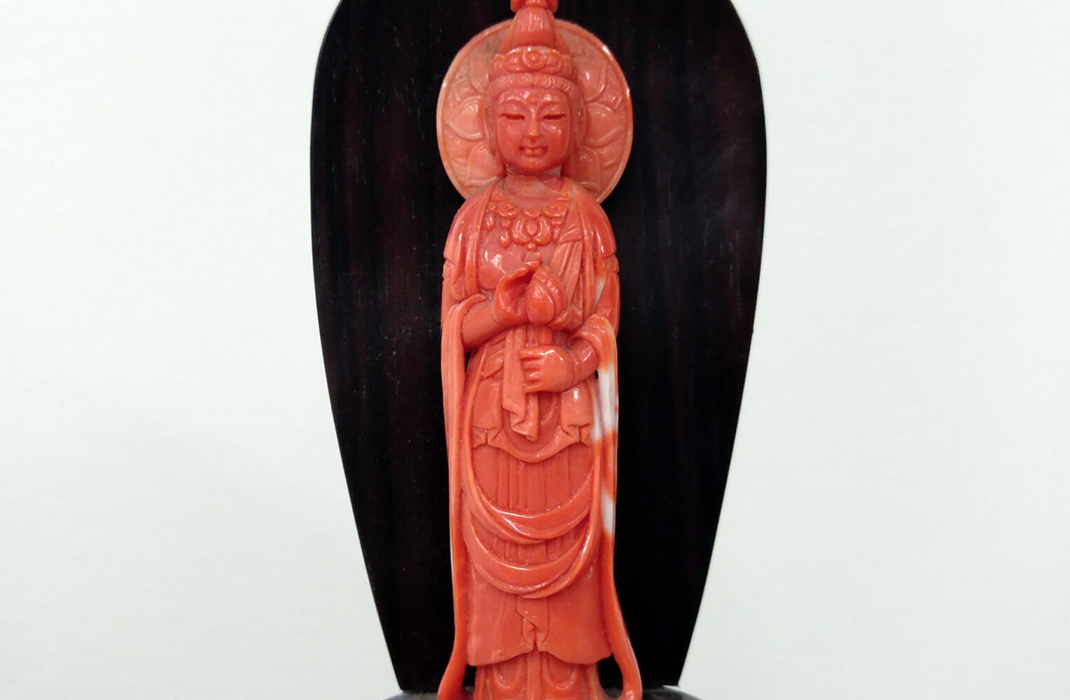 鎌倉泰仙 珊瑚観音彫刻 商品画像