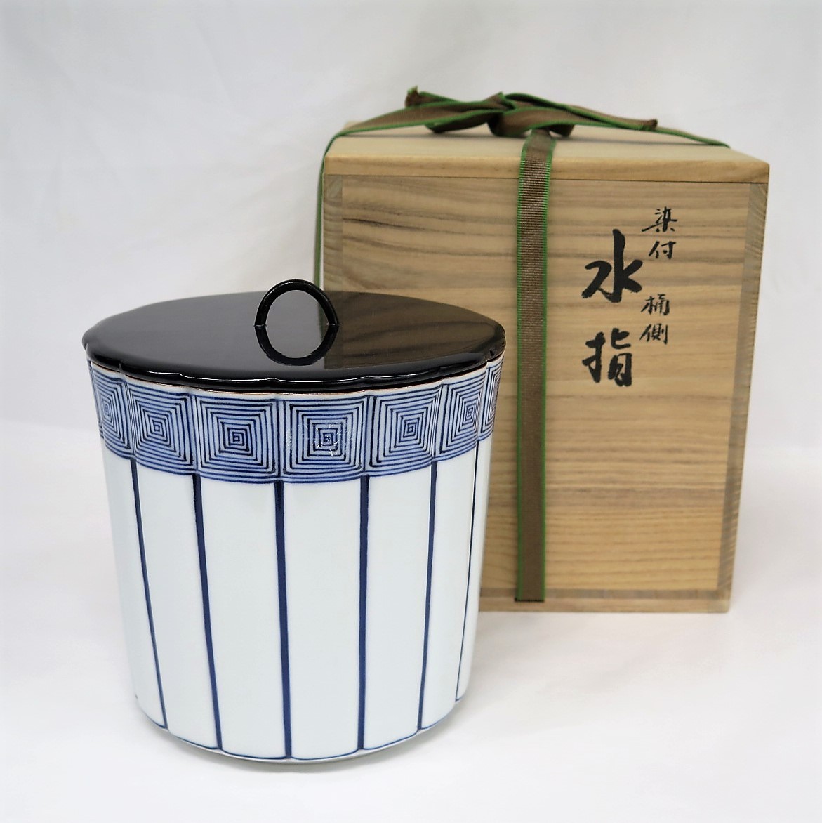 【新品未使用】香合　赤絵 卯 入角　徳泉窯　西村徳泉 香合 赤絵 卯 入角 徳泉窯 西村徳泉 西村徳泉（三代） 染付山水の