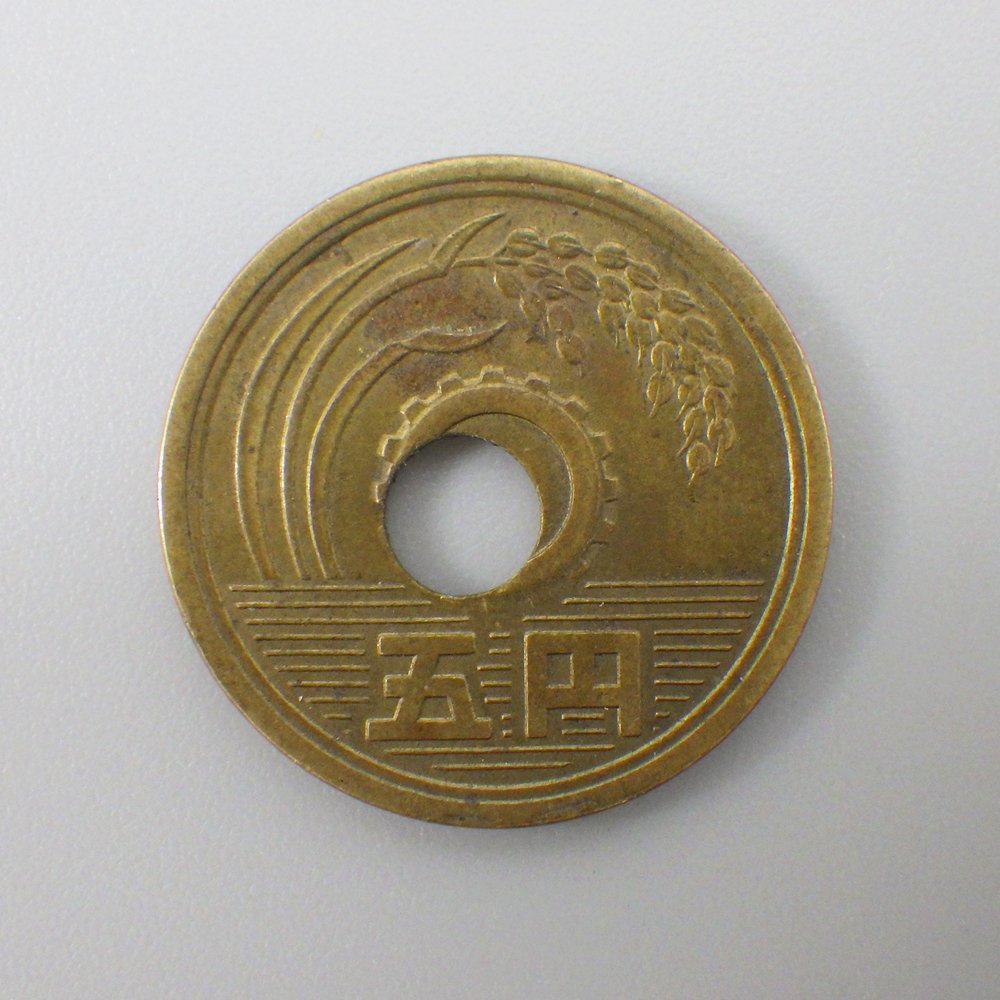 五円玉のエラーコインとは?価値や種類・見分け方を解説