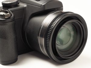 中判カメラと一般的なカメラ（35mmフルサイズ）との違い