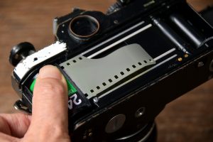 フィルムカメラの巻き上げとは？