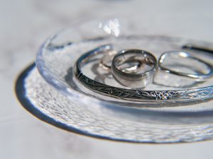 シルバーのアクセサリーの黒ずみ・変色を防ぐには？