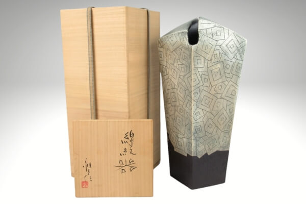 捨ててはいけない骨董品は？価値あるものの特徴や高く売るためのポイントなど