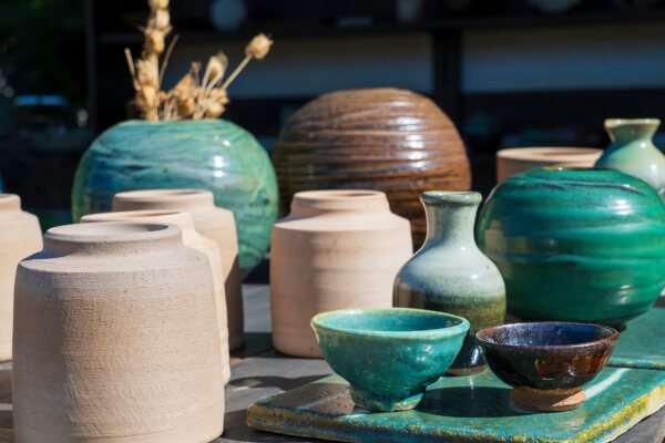 捨ててはいけない骨董品は？価値あるものの特徴や高く売るためのポイントなど