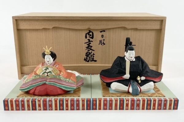 捨ててはいけない骨董品は？価値あるものの特徴や高く売るための