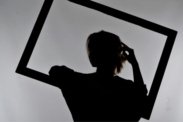 絵画の「共シール」とは？価値を左右する重要な役割をわかりやすく解説