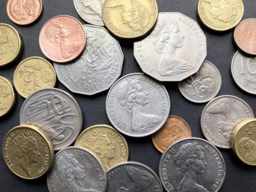 さまざまな種類や年代のオーストラリア硬貨