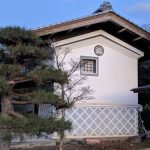実家の蔵を整理するなら何から手をつけるべき？処分する前に確認したい骨董品の価値と買取のコツ