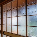 美しい模様が特徴的な昭和ガラス（昭和型板ガラス）