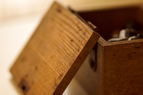 骨董品の「箱書き」には何が書かれている？種類や違いをわかりやすく解説