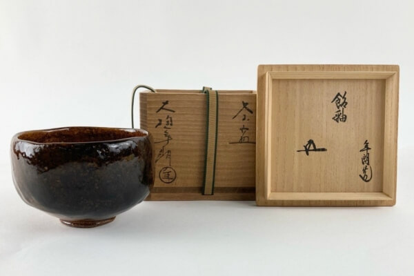 骨董品における「識箱」の意味とは？共箱・極箱との違いや価値の