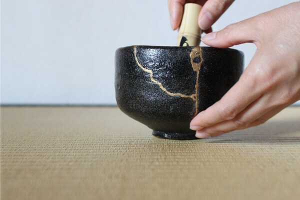 骨董品の「金継ぎ」とは？ 修復で価値は上がる？ 歴史や買取のポイント