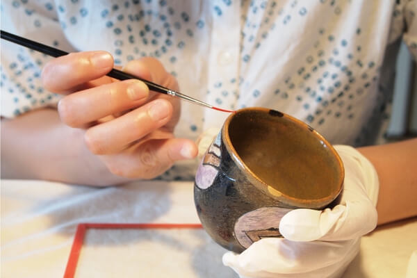 骨董品の「金継ぎ」とは？ 修復で価値は上がる？ 歴史や買取のポイント