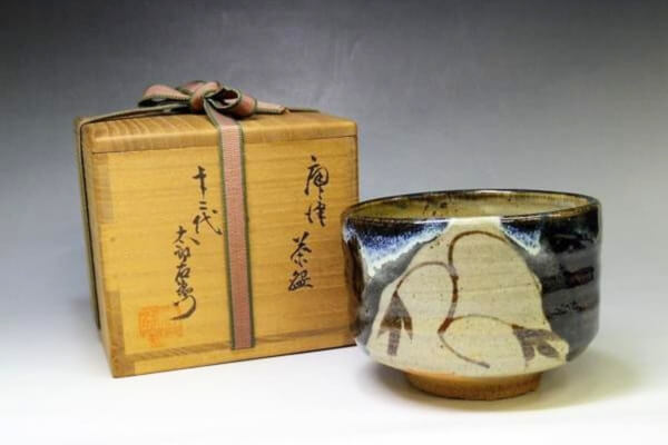 茶碗・陶磁器の「高台」とは?種類や見方、価値が変わる骨董品買取のポイント