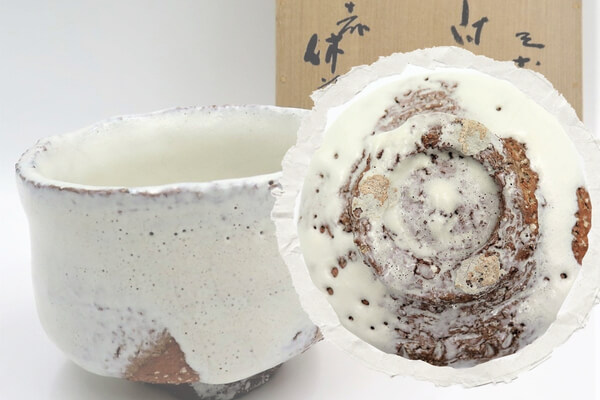 茶碗・陶磁器の「高台」とは?種類や見方、価値が変わる骨董品買取のポイント