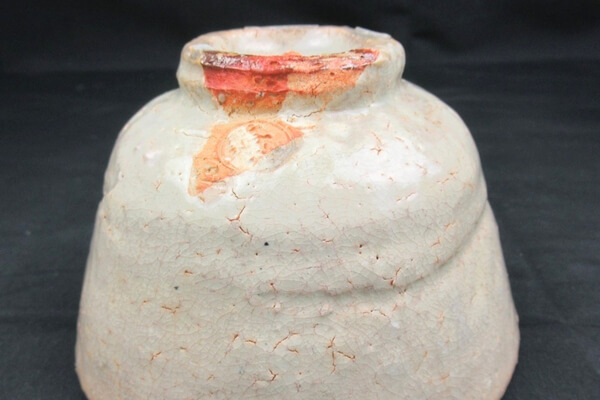 茶碗・陶磁器の「高台」とは?種類や見方、価値が変わる骨董品買取のポイント
