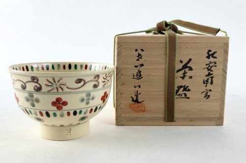 茶碗・陶磁器の「高台」とは？種類や見方、価値が変わる骨董品買取のポイント