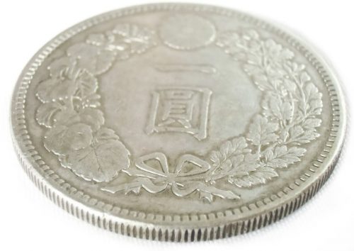 「一圓」の刻印がある明治時代に発行された価値の高い一円銀貨