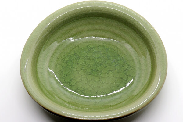 骨董品の「ニュウ」とは?陶磁器のひび・貫入との違いや価値、買取に及ぼす影響について解説