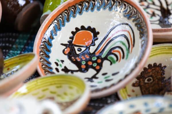 骨董品の「ニュウ」とは?陶磁器のひび・貫入との違いや価値、買取に及ぼす影響について解説