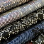 見分け方のポイントとなる大島紬の緻密な絣（かすり）模様と生地の質感