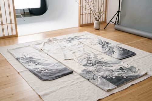 山岡古都の代表作である墨染着物のイメージ写真