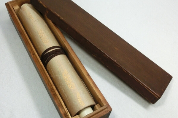 骨董品の「まくり」とは？掛軸との違い・買取価値・売却前の注意点を解説