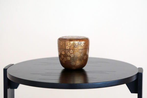 骨董品に見られる「沈金」とは？ 蒔絵との違いや歴史、人間国宝から査定のポイントまで解説