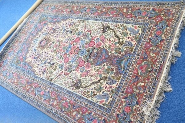 ペルシャ絨毯の本物の見分け方は？手結び・裏面・タグの確認ポイント