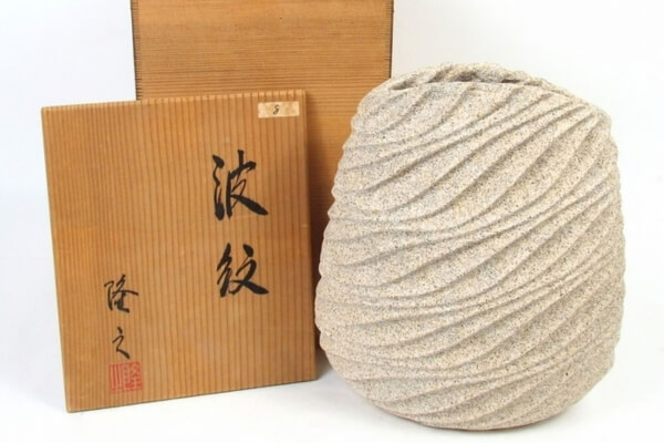 白磁とは？特徴や青磁・青白磁・染付との違い、歴史や代表的な産地・作家を紹介