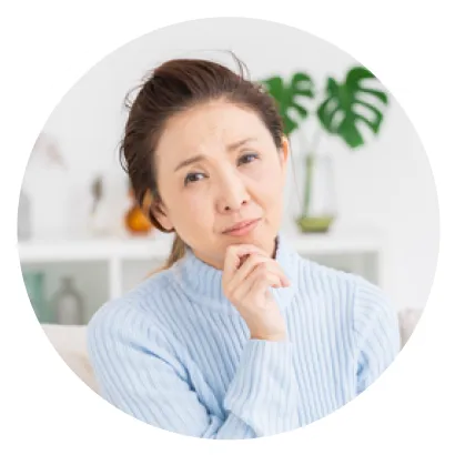 悩んでいる女性