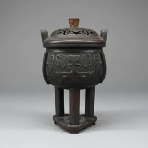 饕餮文三足銅香炉