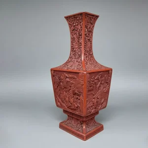 堆朱花瓶